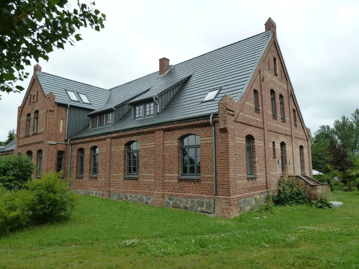 Apartamento Gutshaus Altbauhof Dargun Exterior foto